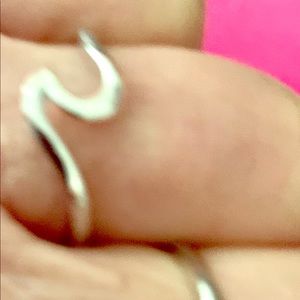 Single silver wave ring